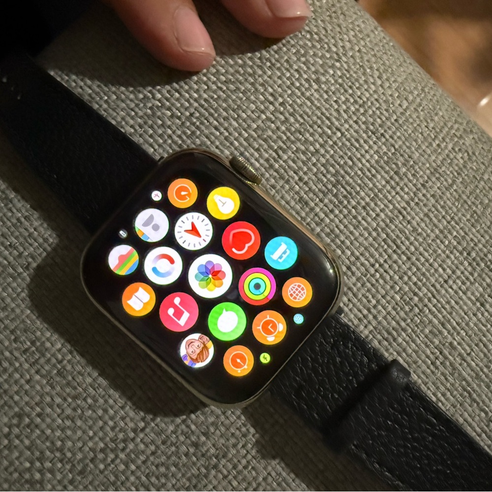 Apple iwatch 8 series gold stainless steel